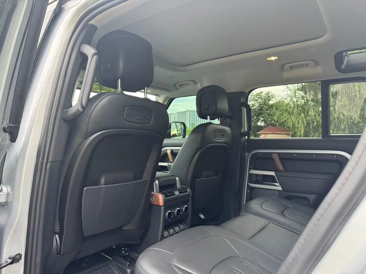 Land Rover Defender 2020 2020 110 P400 Launch Matte Silver Special Package Edition