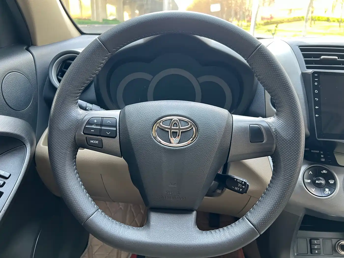 Toyota RAV4 Rongfang 2012 Styling Edition 2.4L Automatic 4WD Luxury фото 16