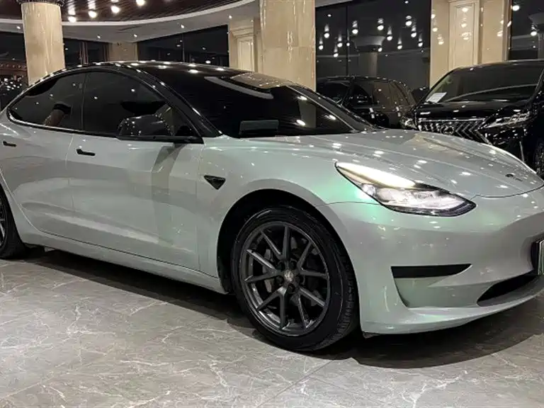 Фото 3 - Tesla Model 3