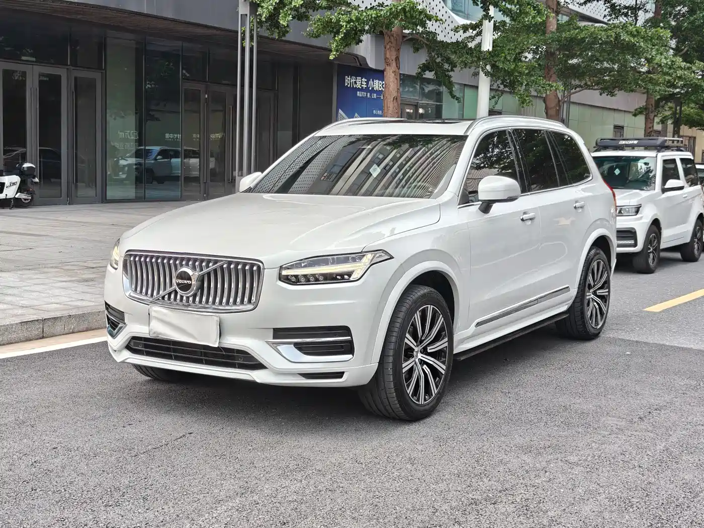 VOLVO XC90