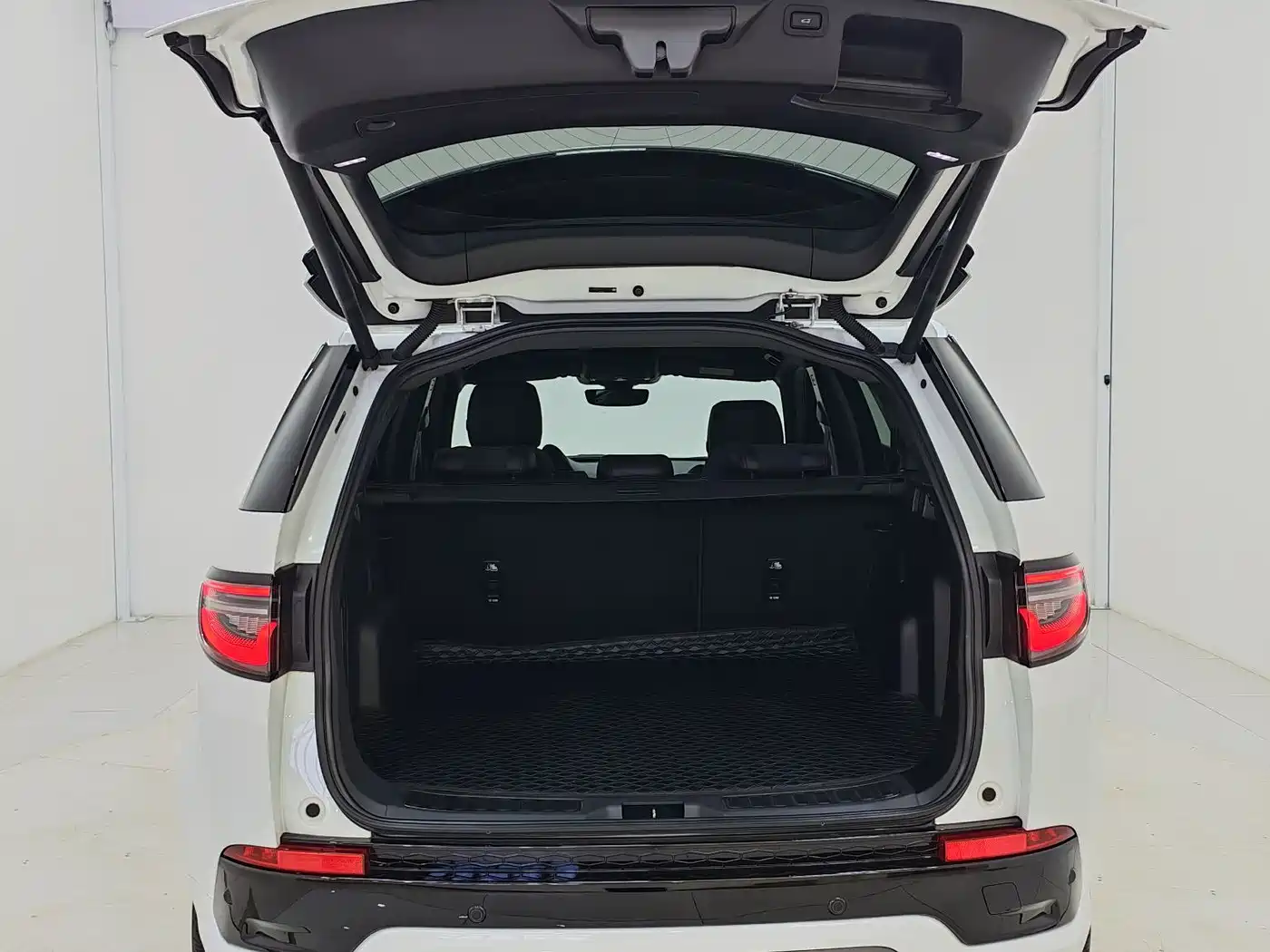 Land Rover Discovery Sport 2022 Model Facelift 249PS R-Dynamic S Performance Edition 5-seater фото 16