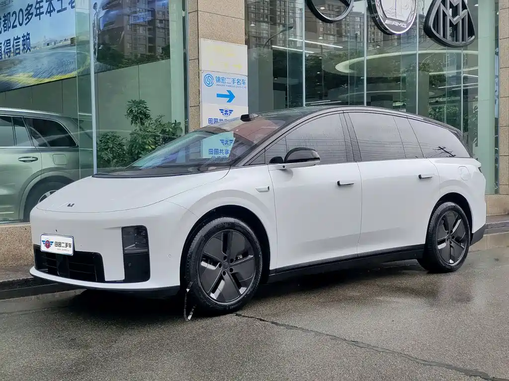 Li Auto i8 2025