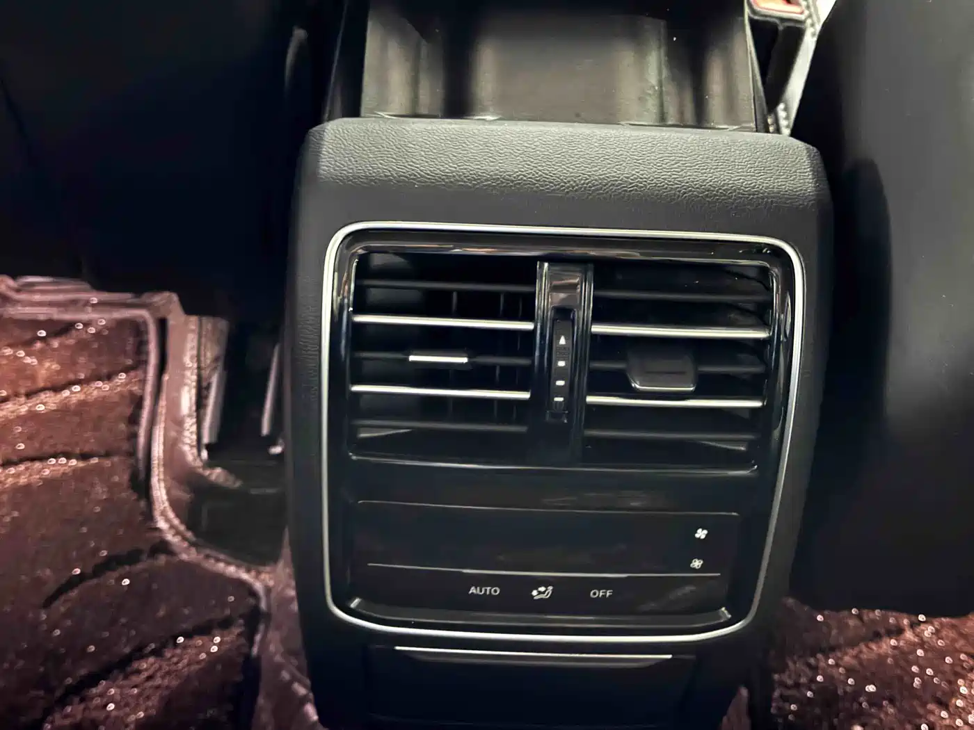 Volkswagen Magotan 2023 Model 2 Million Commemorative Edition 330TSI DSG Luxury фото 9