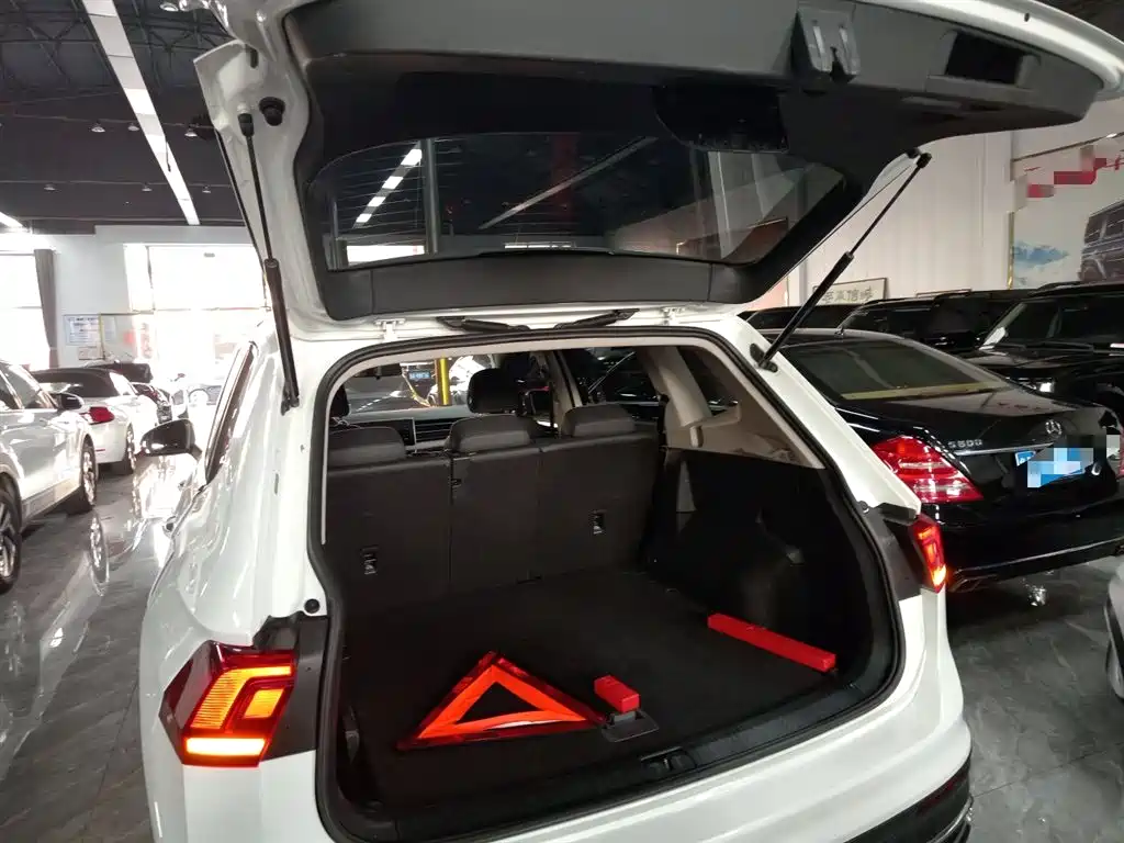 Volkswagen Tiguan L 2023 330TSI Auto 2WD Comfort Edition фото 16