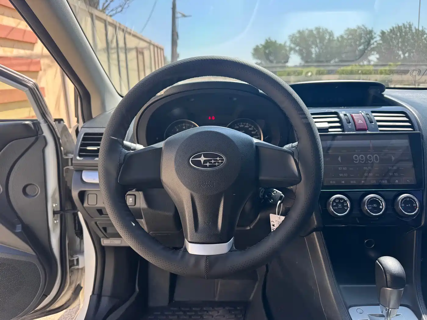 Subaru XV 2012 2.0i Comfort Edition фото 10