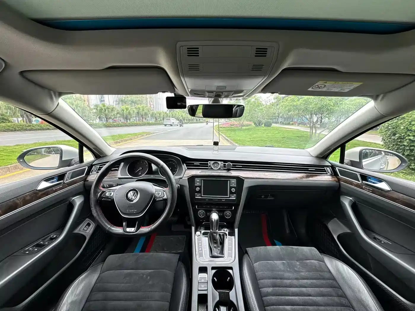Volkswagen Magotan 2018 330TSI DSG Luxury фото 2