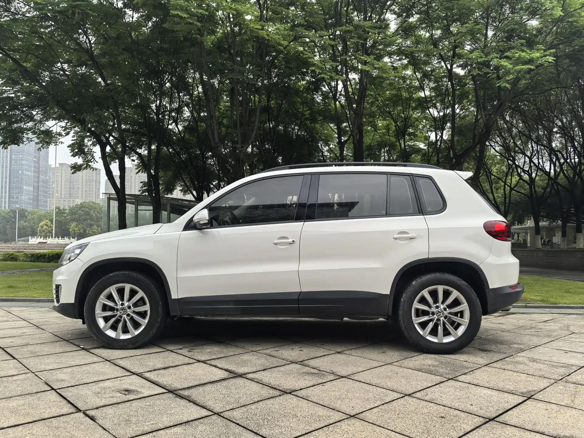 صورة 4 - Volkswagen Tiguan