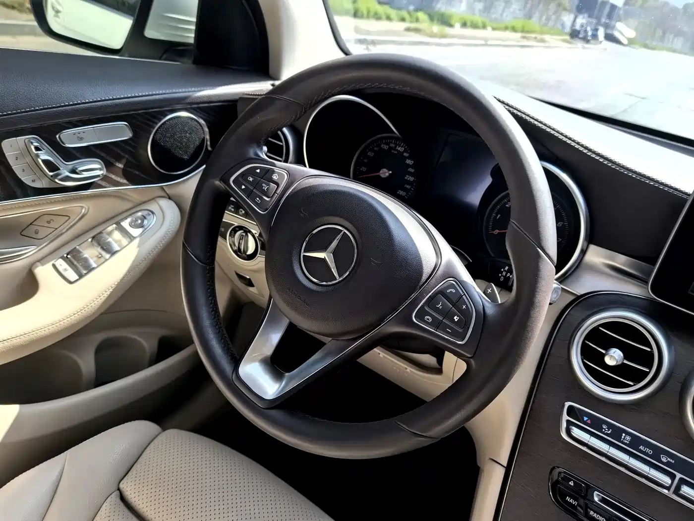 Mercedes-Benz GLC 2017 GLC 300 4MATIC Dynamic фото 6