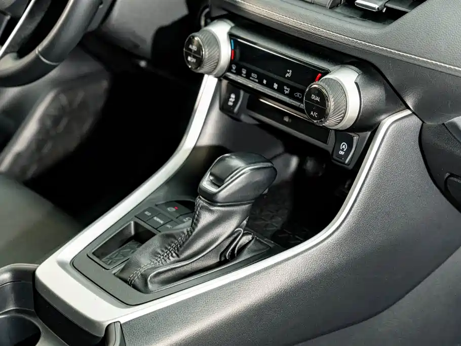 Toyota Wildlander 2023 2.0L CVT FWD Luxury PLUS фото 16