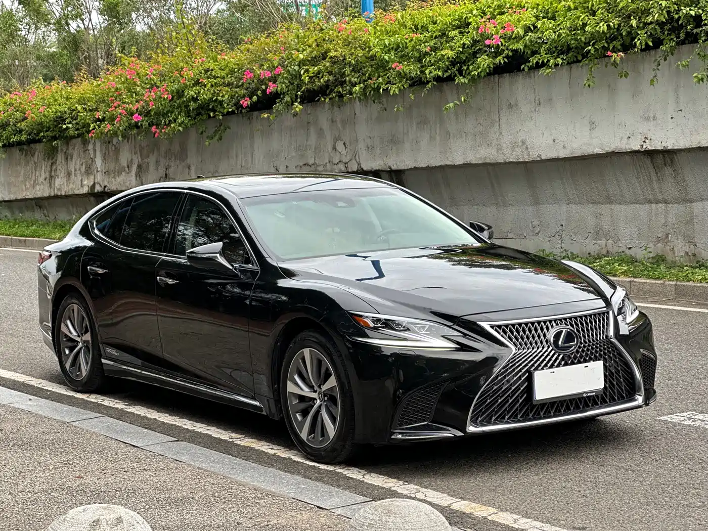 Lexus LS 2018 500h Excellence Edition China V фото 3