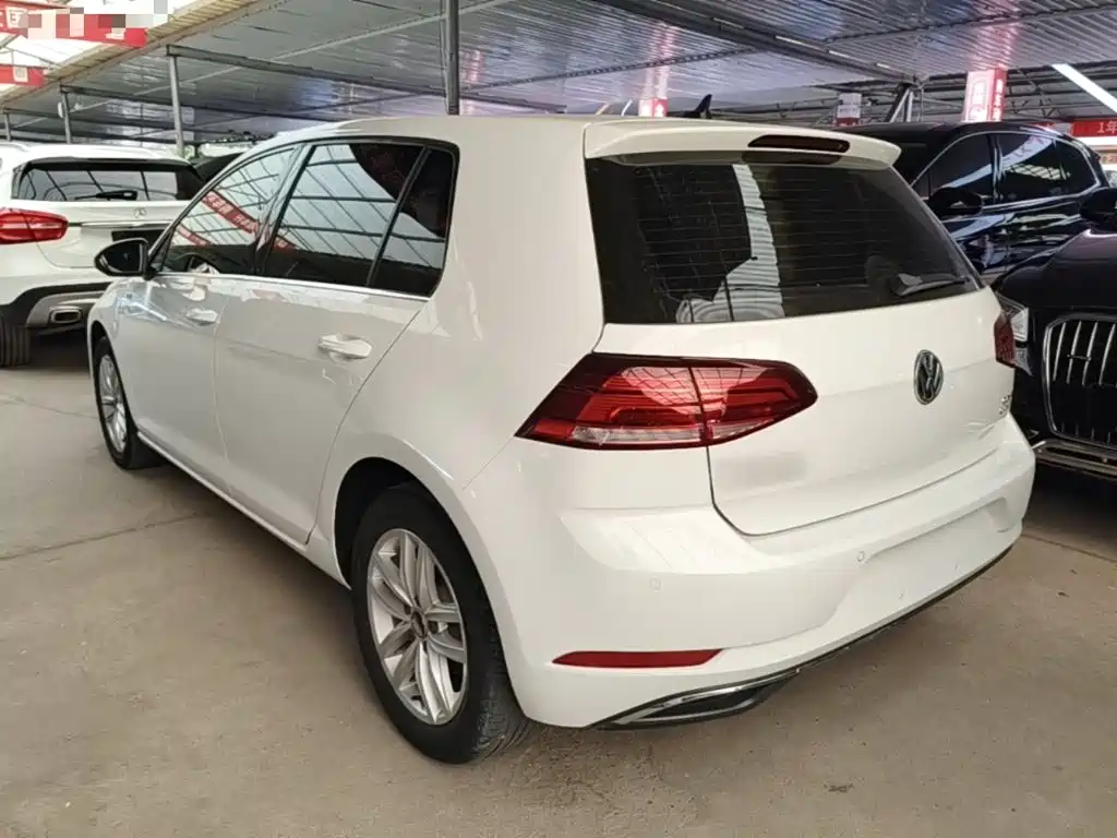 Фото 5 - Volkswagen Golf
