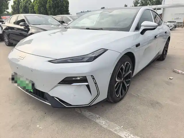 Geely Galaxy E8 2025 700km Long Voyage Smart Drive Edition