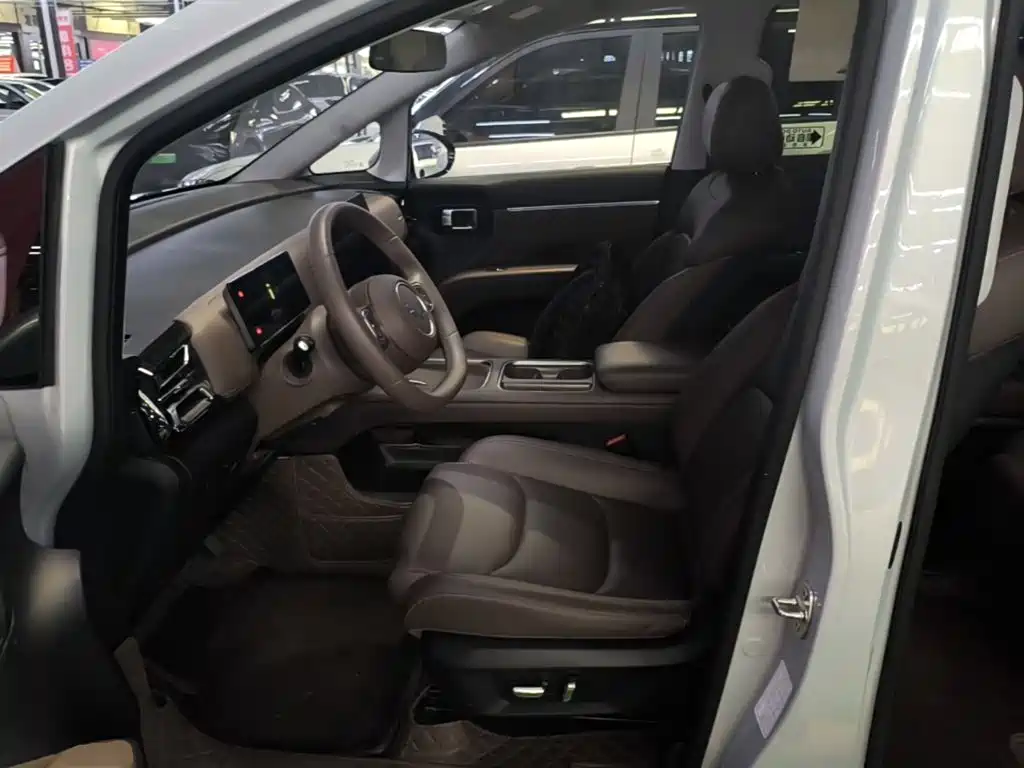 Wuling Motors Xingguang 730 New Energy 2025 2025 Model Plug-in Hybrid Base Version