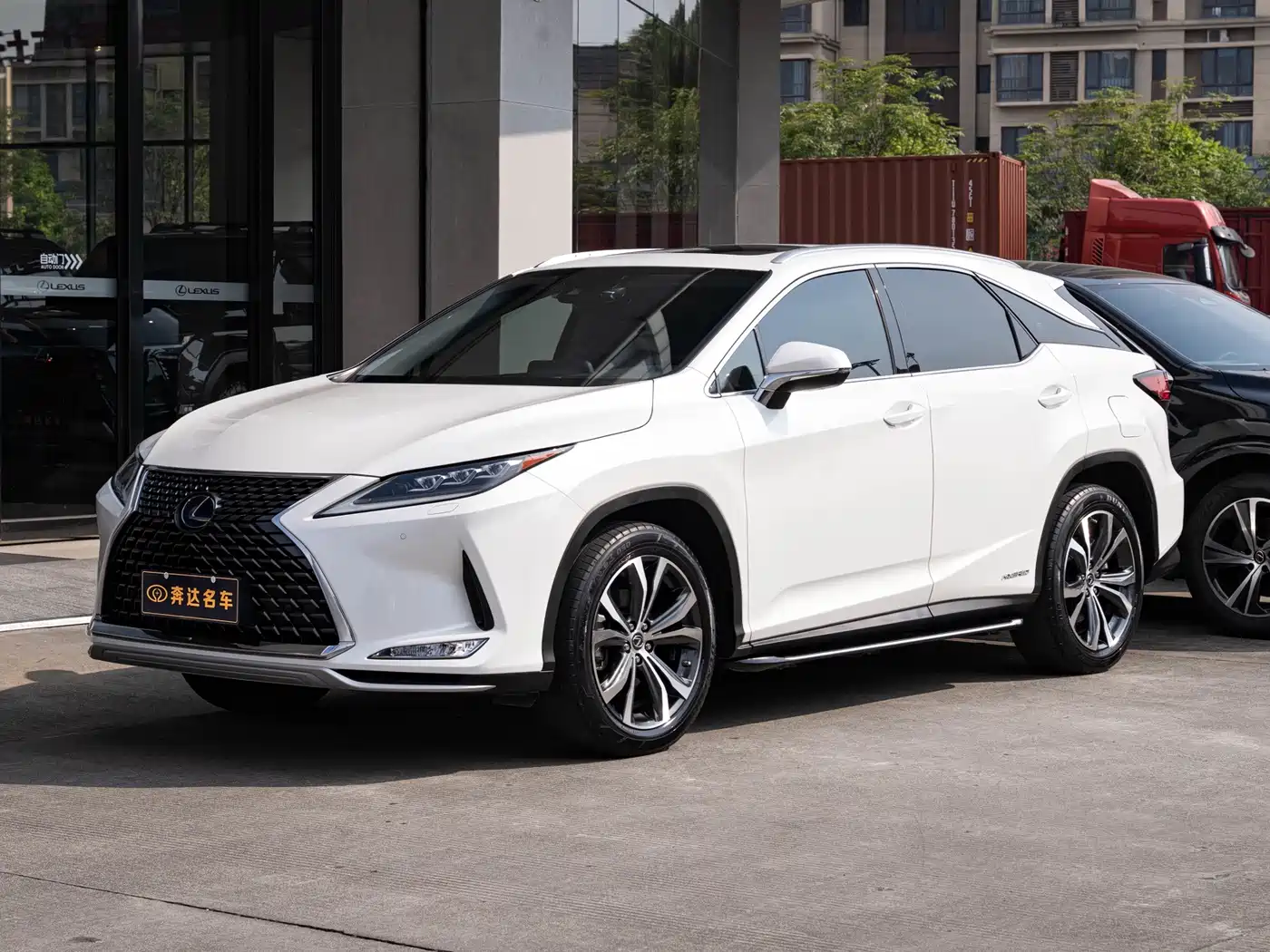 Фото 1 - Lexus RX