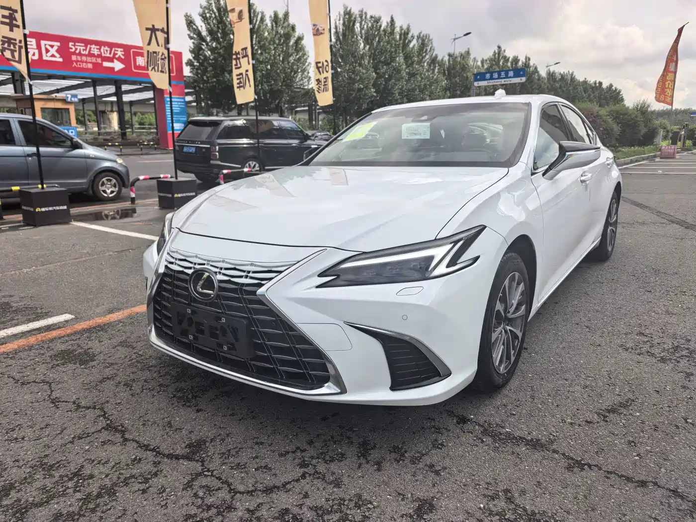 Lexus ES 2025 200 Ultimate Edition