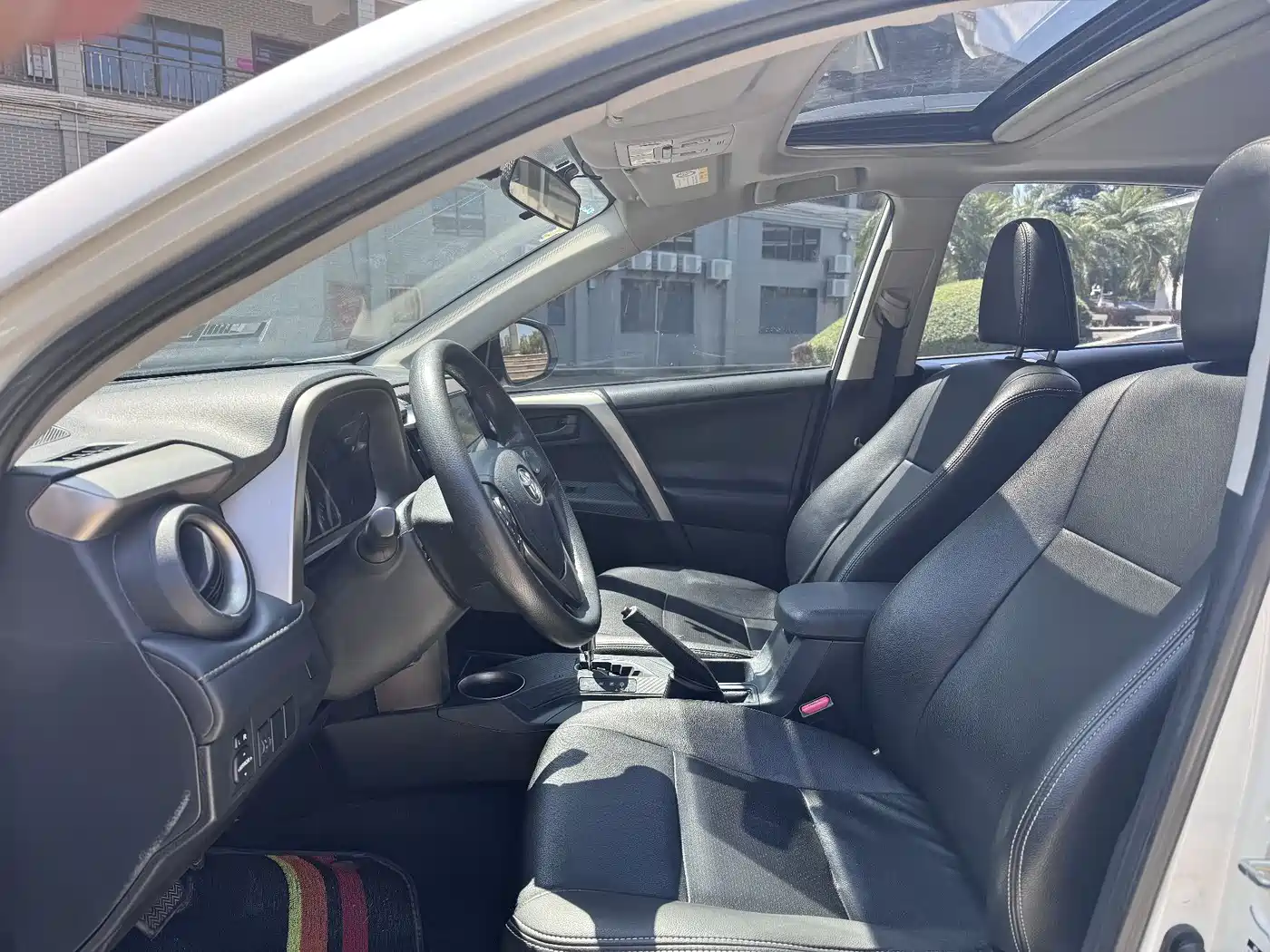 Toyota RAV4 Rongfang 2015 2.0L CVT 2WD Trend Edition фото 5