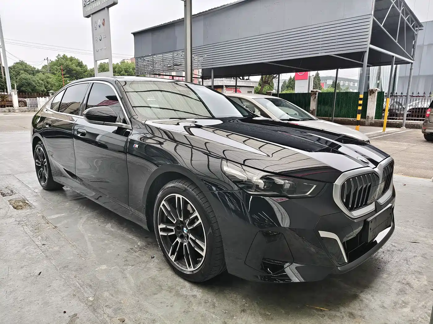 BMW 5 Series 2025 525Li M Sport Package фото 2