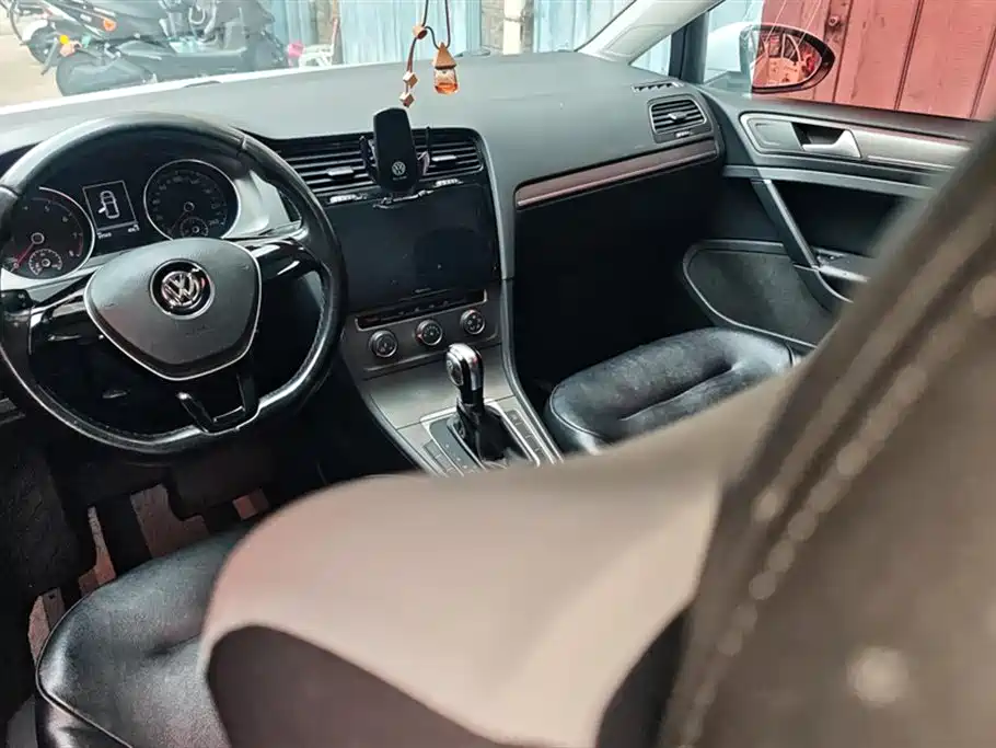 Volkswagen Golf 2015 1.6L Automatic Comfort фото 12