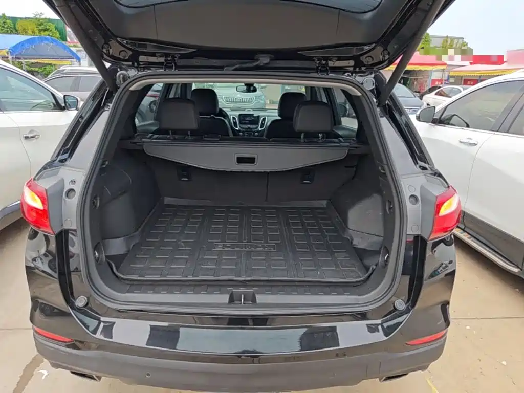 Фото 19 - Chevrolet Equinox