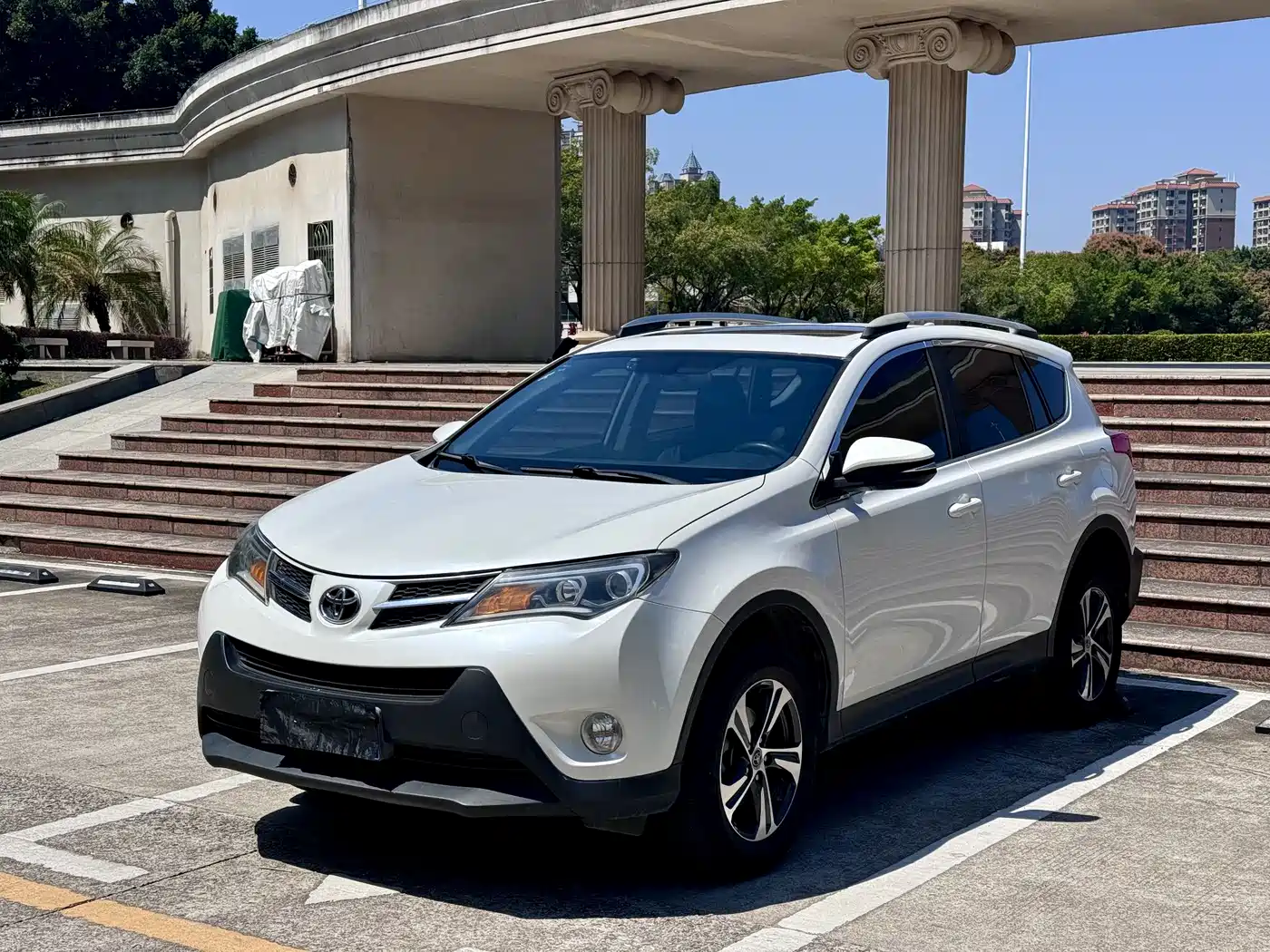 Toyota RAV4 Rongfang 2015 2.0L CVT 2WD Trend Edition