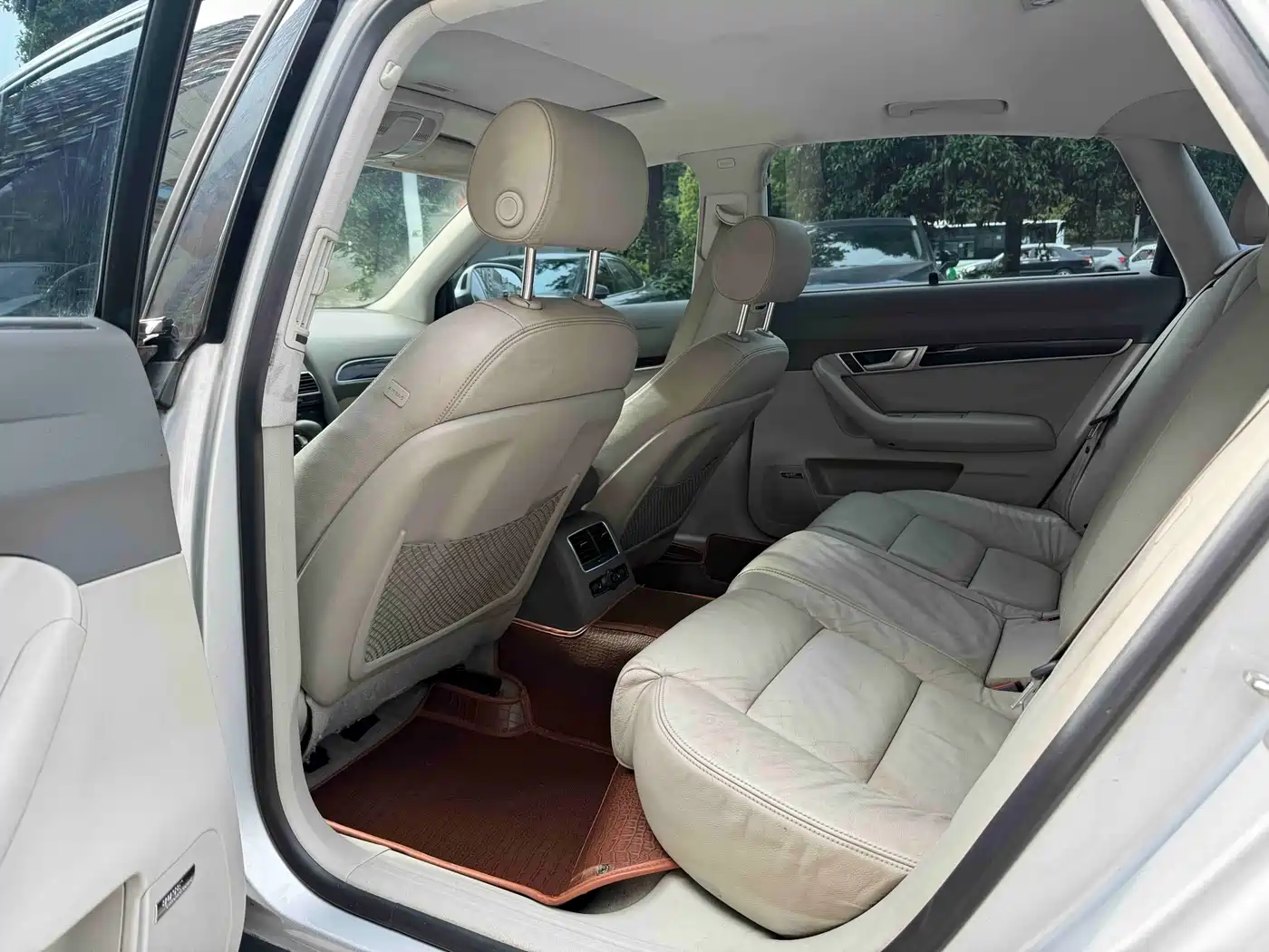 Audi A6L 2010 2.4L Luxury фото 7