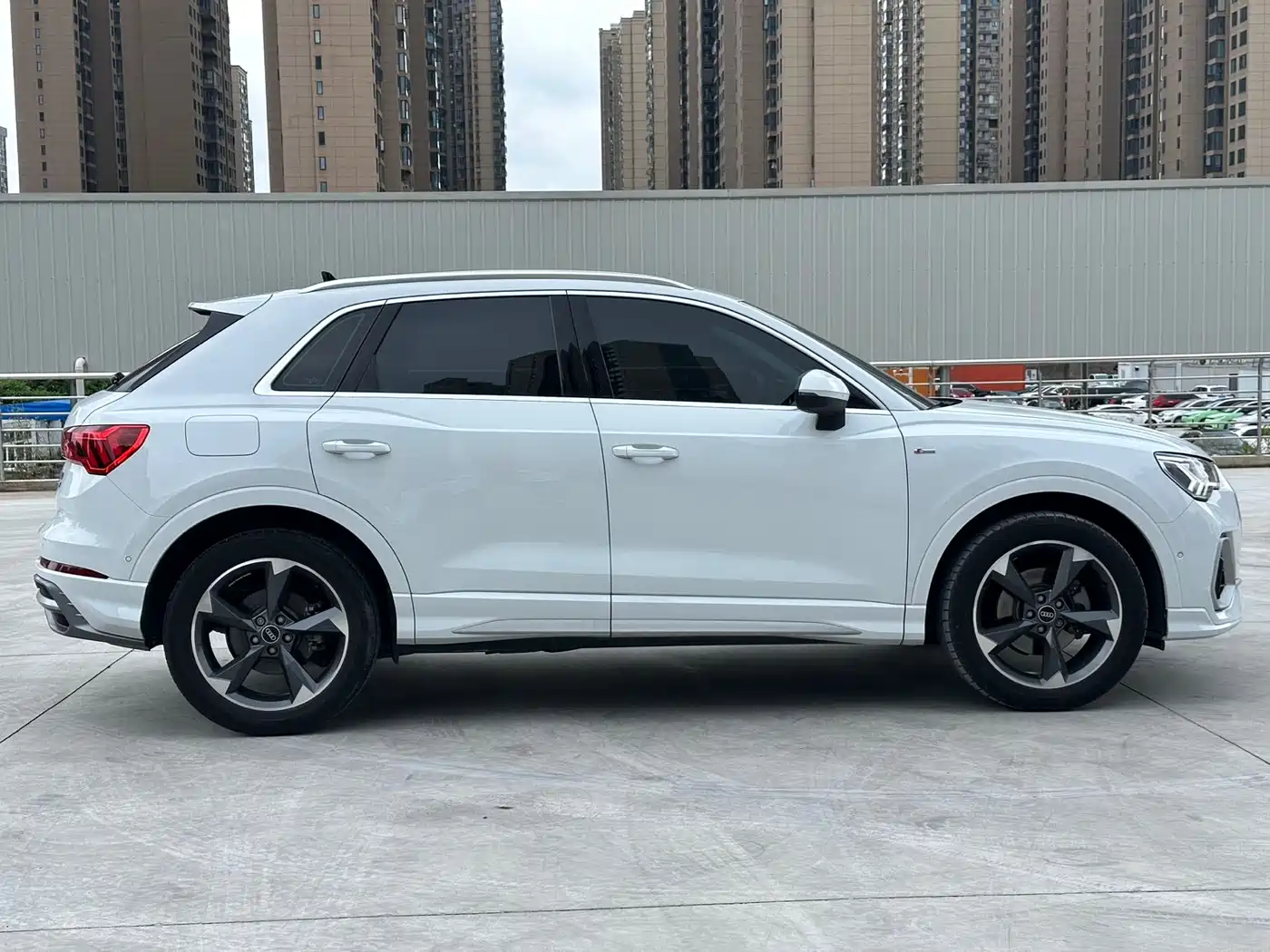 AUDI Q3