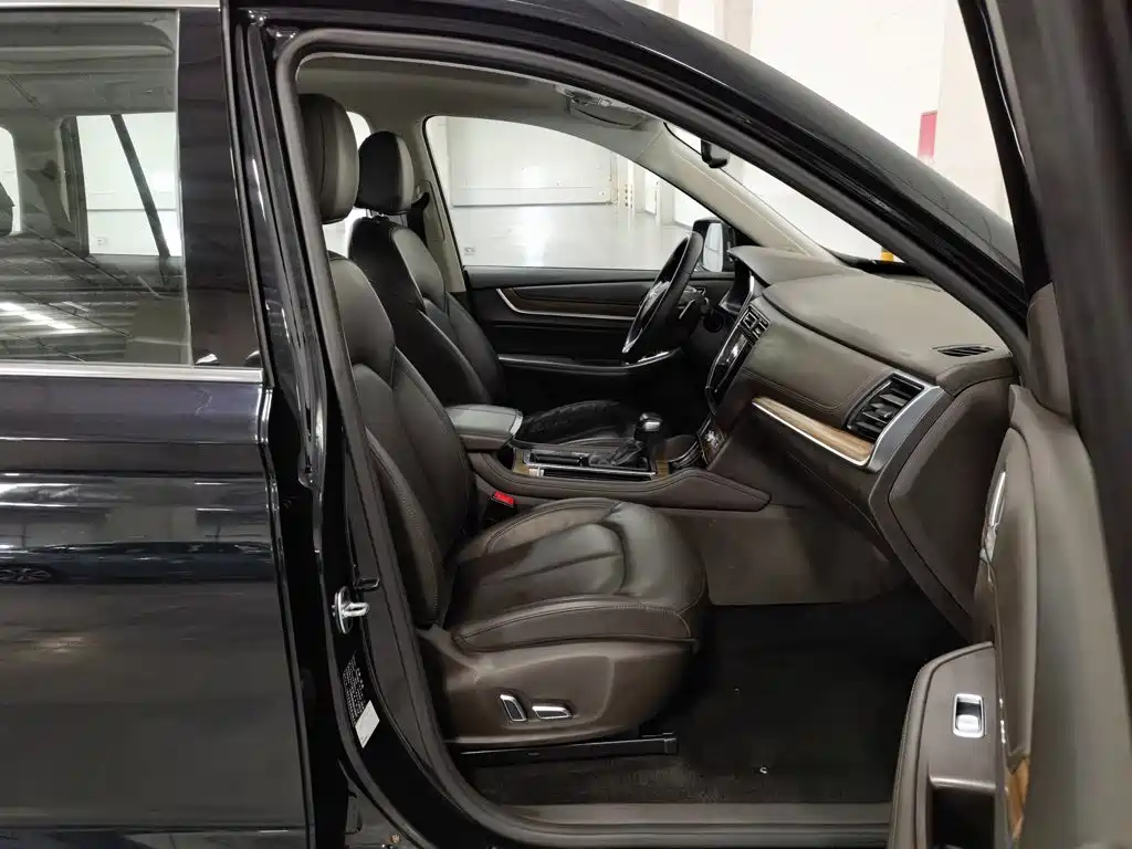 Фото 23 - Roewe RX8