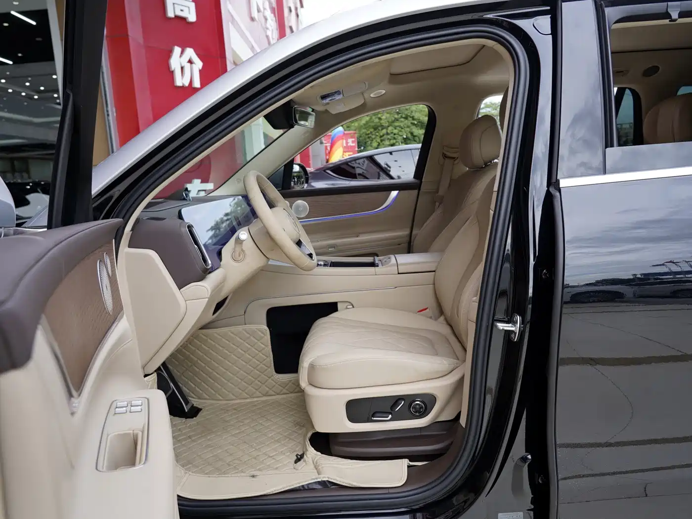 AITO Wenjie AITO M9 2024 Range Extender Max Edition 42kWh 6-seater фото 5