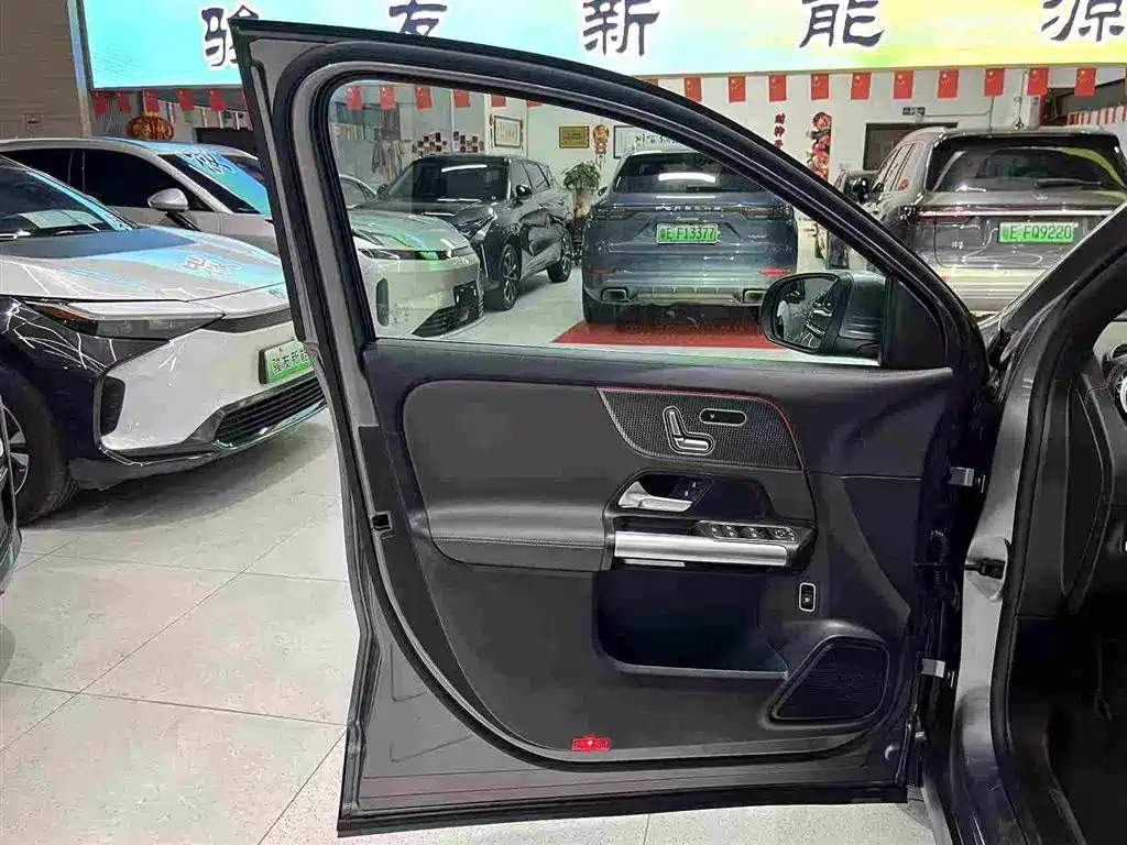 Mercedes-Benz EQA 2022 2022 EQA 300 4MATIC Launch Special Edition