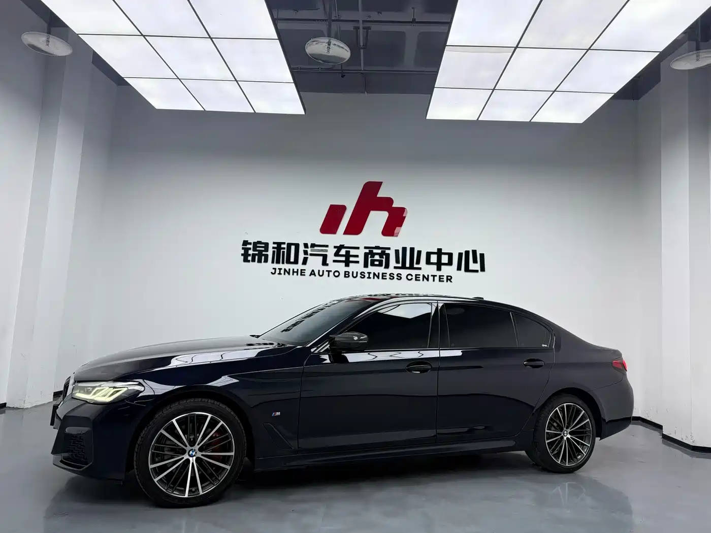 BMW 5 Series 2022 530Li Leading M Sport Package фото 2