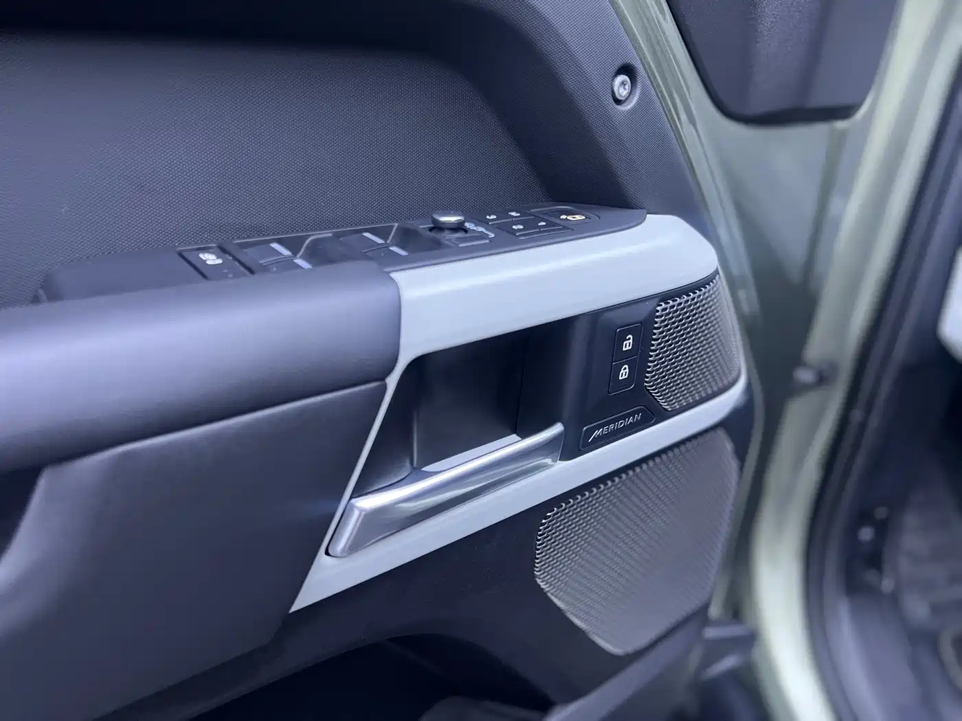 Land Rover Defender 2022 110 P400 X-DYNAMIC HSE фото 4