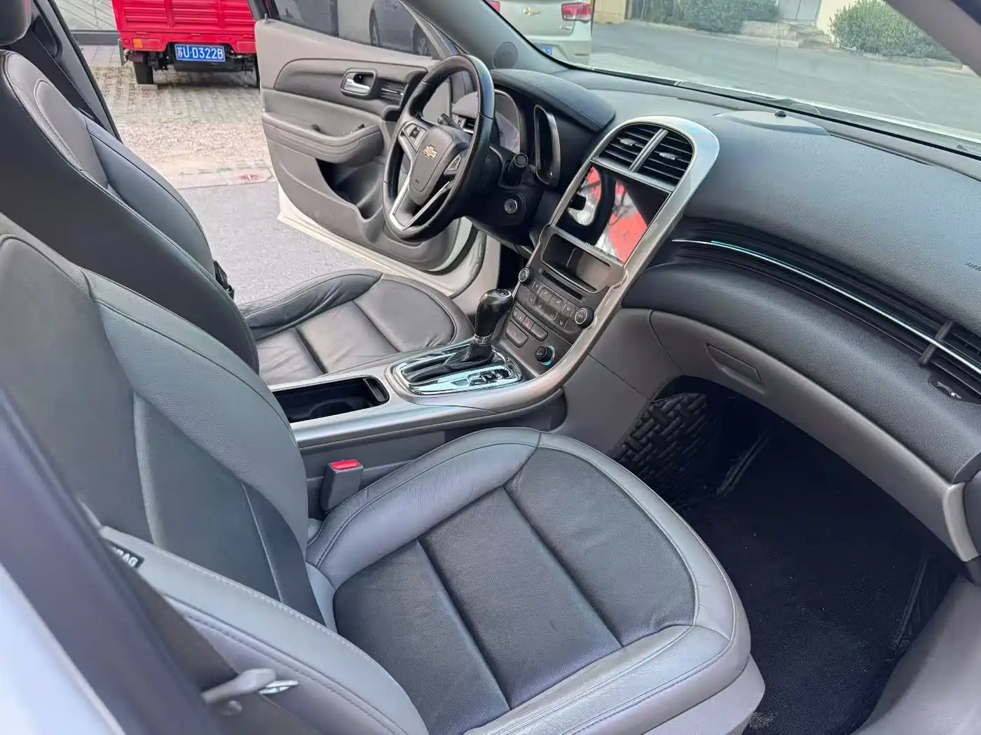 Chevrolet Malibu 2013 2.0L Automatic Luxury Edition фото 7