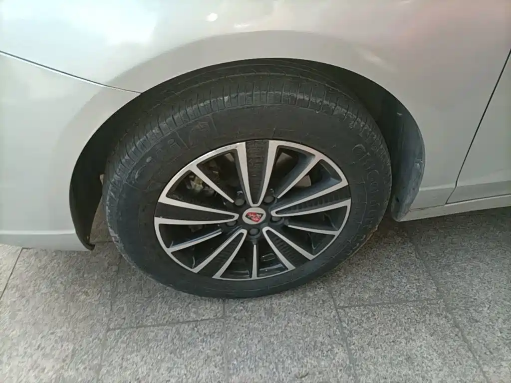Фото 23 - Roewe Ei5