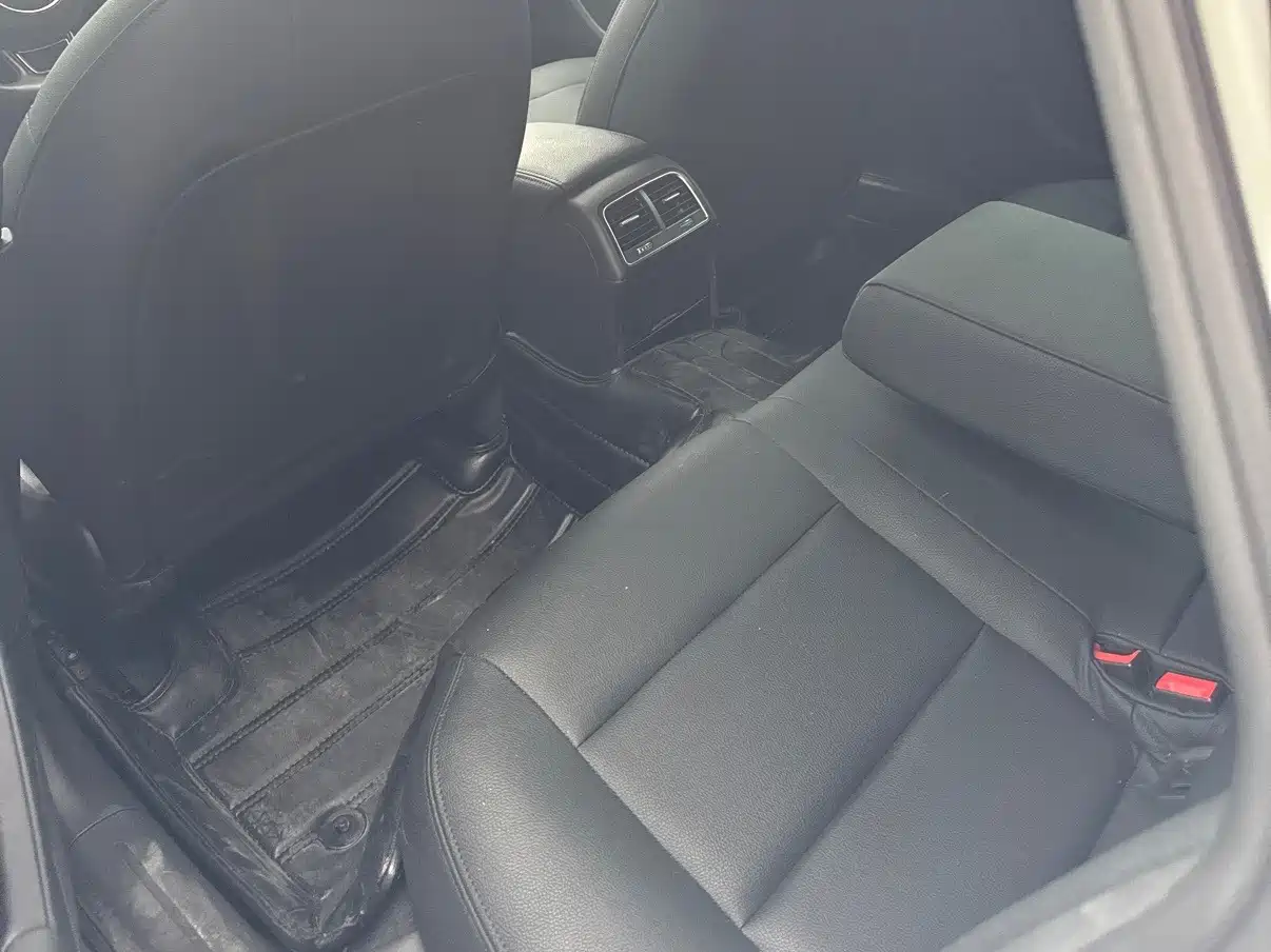 Photo 6 - Audi A4L