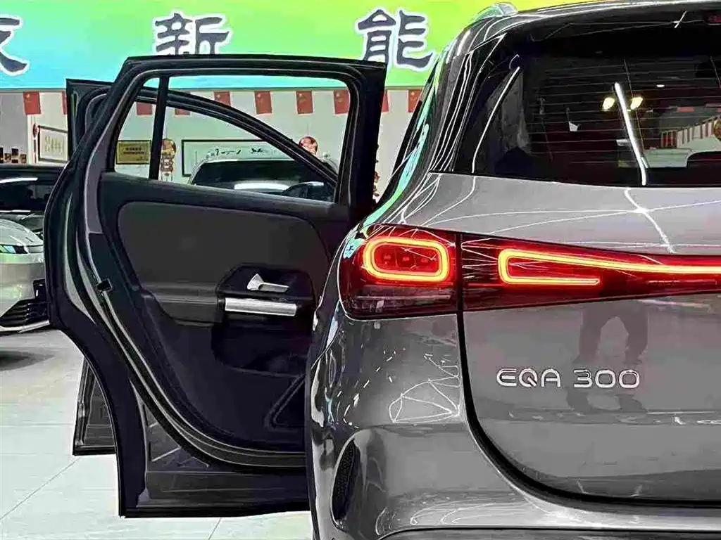 Mercedes-Benz EQA 2022 2022 EQA 300 4MATIC Launch Special Edition