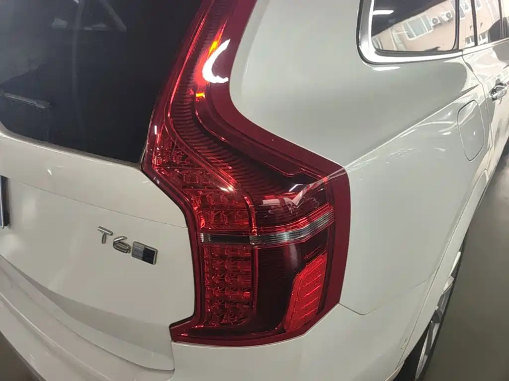 Photo 8 - Volvo XC90