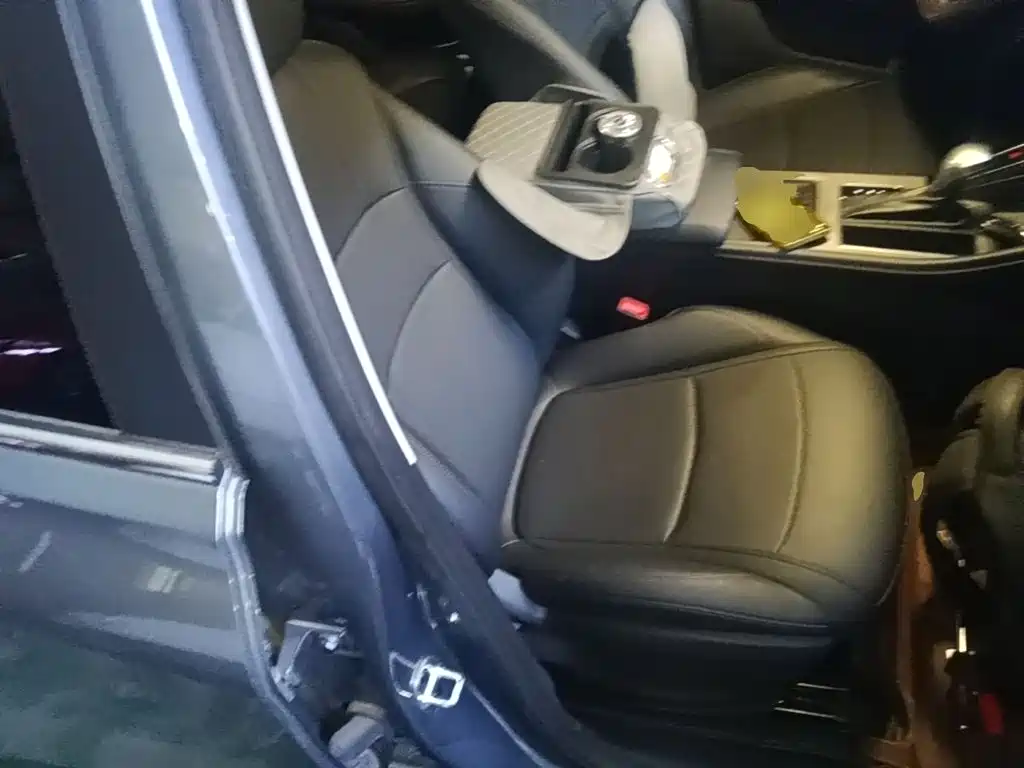 Фото 25 - Roewe i5