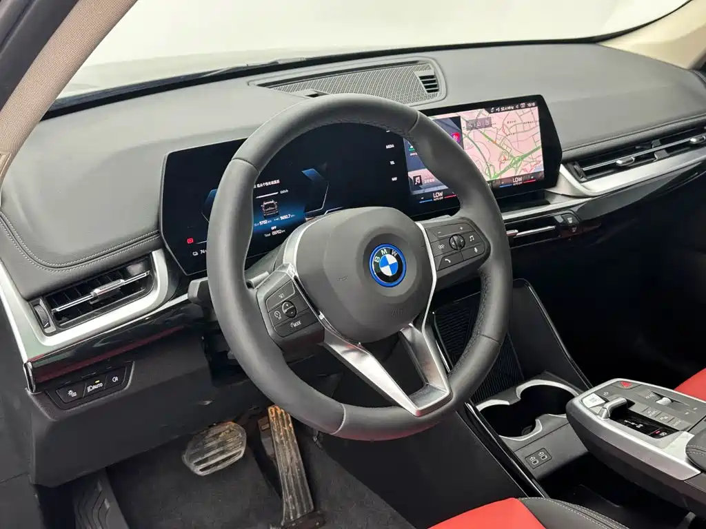 Photo 12 - BMW iX1