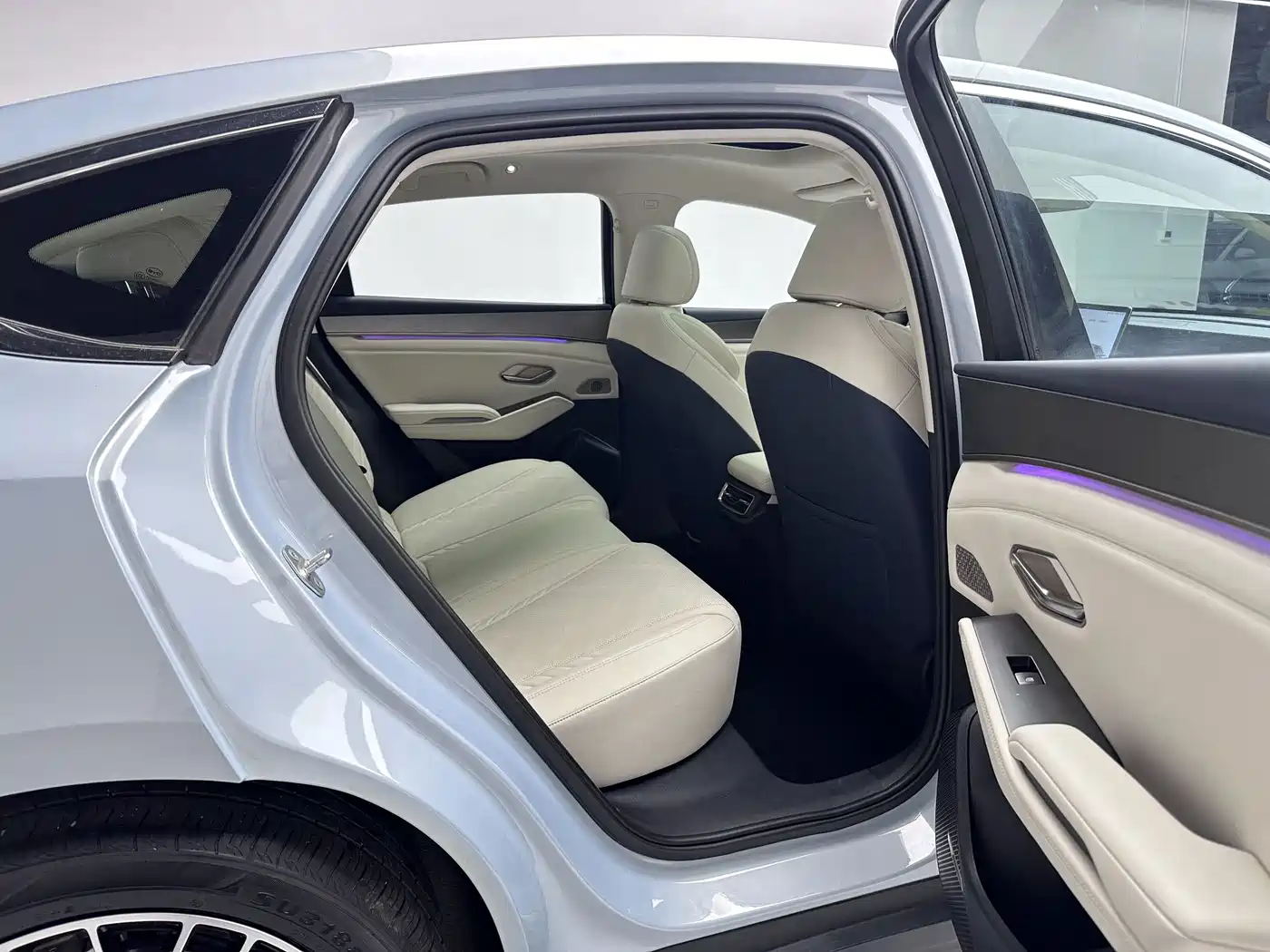 BYD Qin L 2024 2024 DM-i 120KM Excellence Model