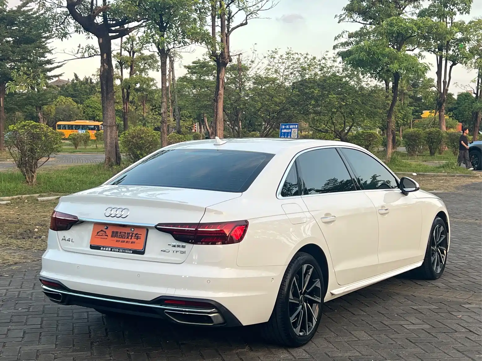 Фото 20 - Audi A4L