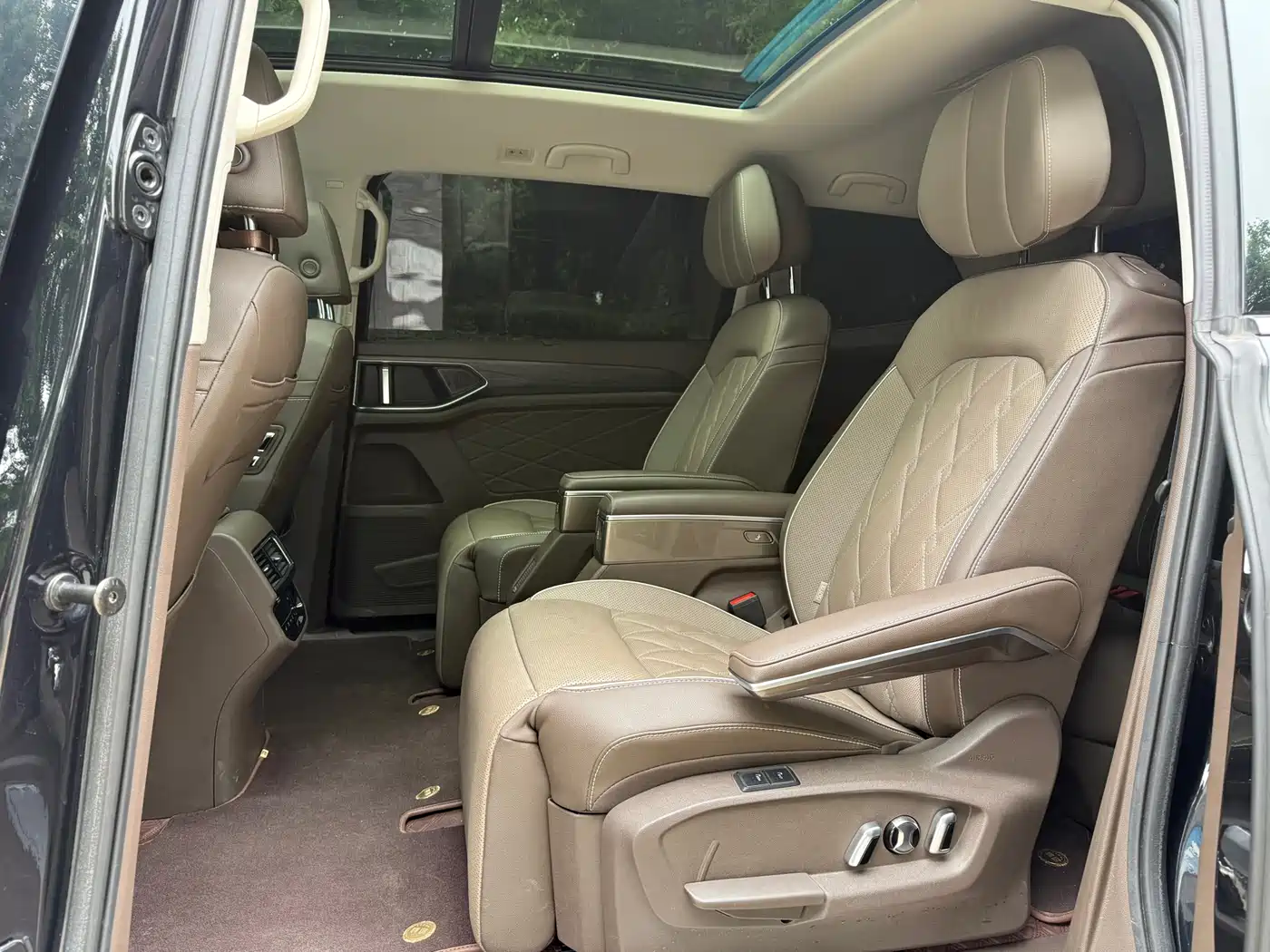 Volkswagen Viloran 2023 380TSI Premium Edition фото 7