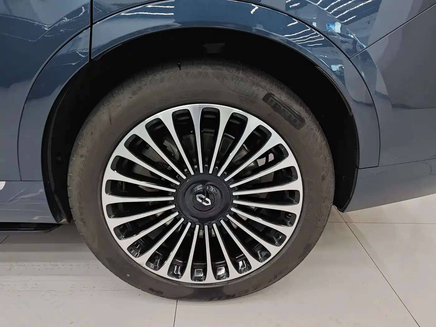 AITO Wenjie AITO M9 2024 Model Extended Range Ultra Edition 52kWh 5-Seater фото 17