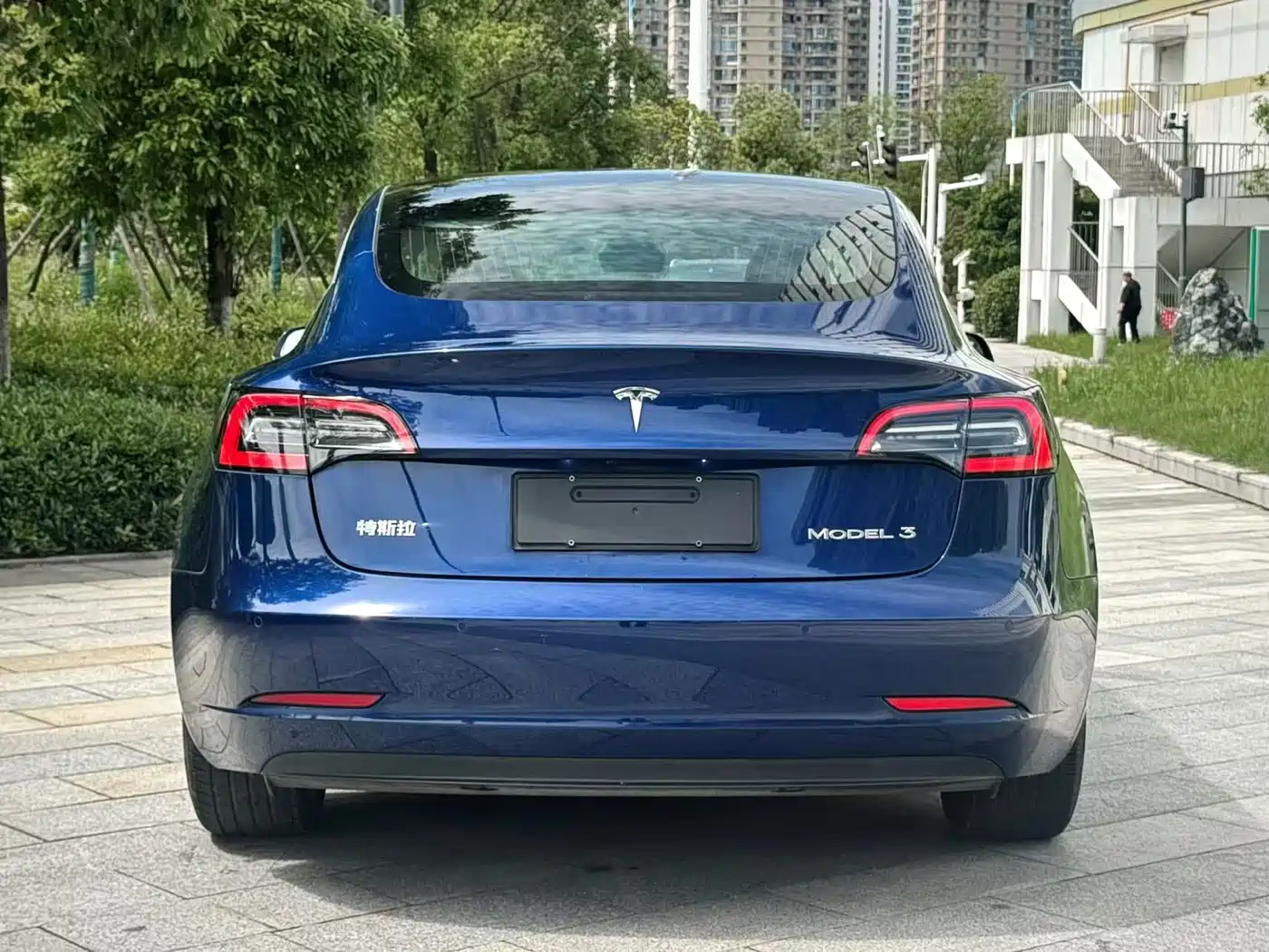 TESLA MODEL 3