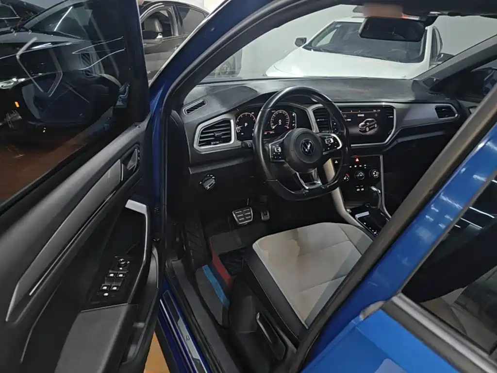 Фото 16 - Volkswagen T-ROC