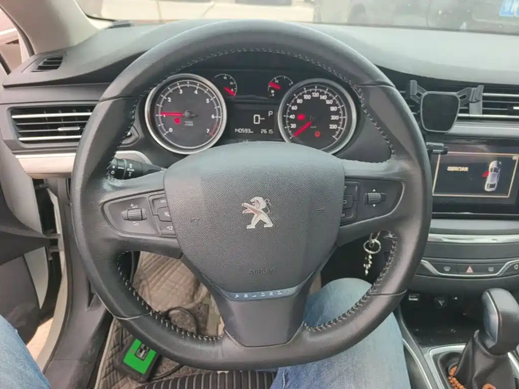 Photo 11 - Peugeot 408