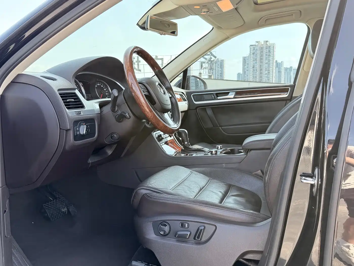 Volkswagen Touareg 2011 3.0TSI Luxury фото 10