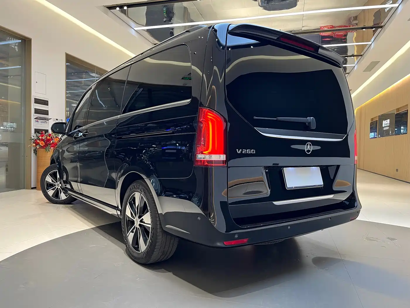 Mercedes-Benz V-Class 2022 V 260 Prestige Edition фото 4