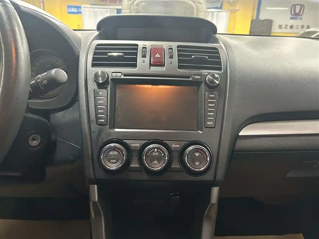 Subaru Forester 2013 2.5i Automatic Luxury Edition фото 15