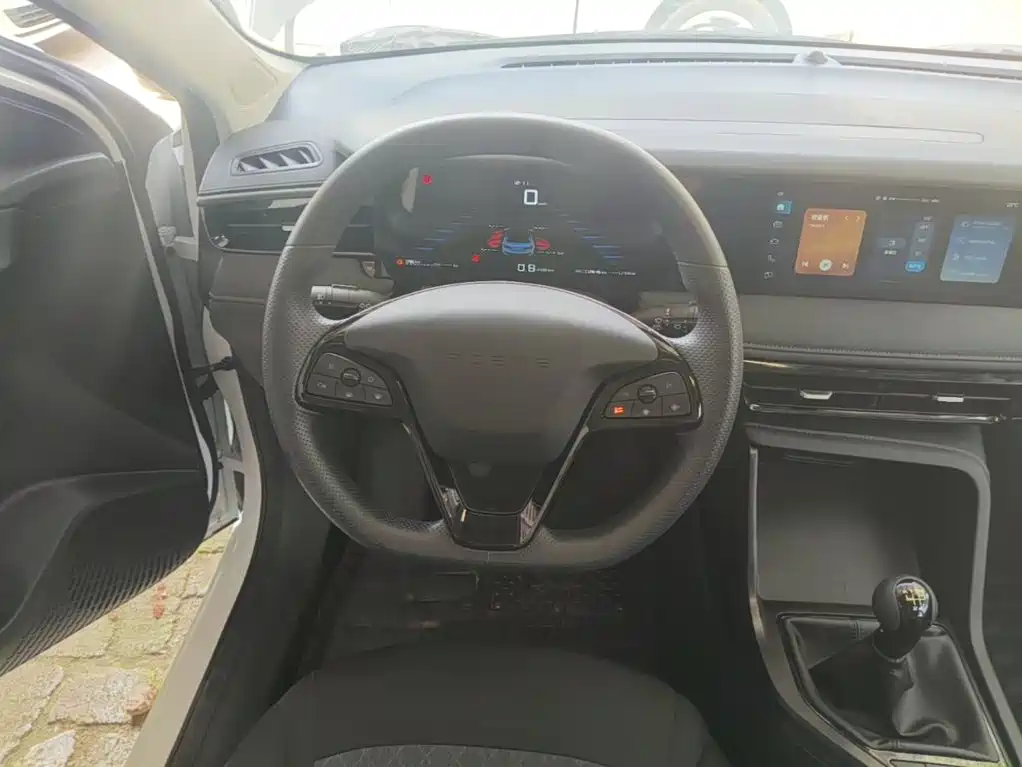 Roewe i5 2025 2023 1.5L Manual Comfort Edition