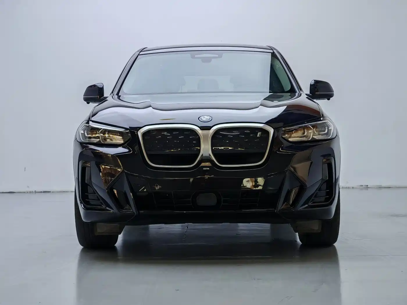 BMW iX3 2022 Leading Edition фото 2